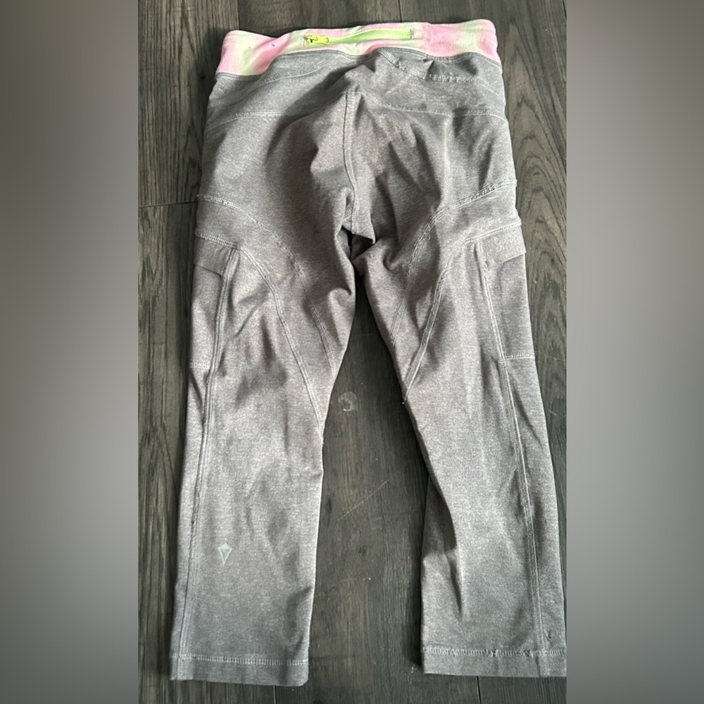 IVIVVA by LULULEMON girls size 8 capris leggings - Picture 3 of 7